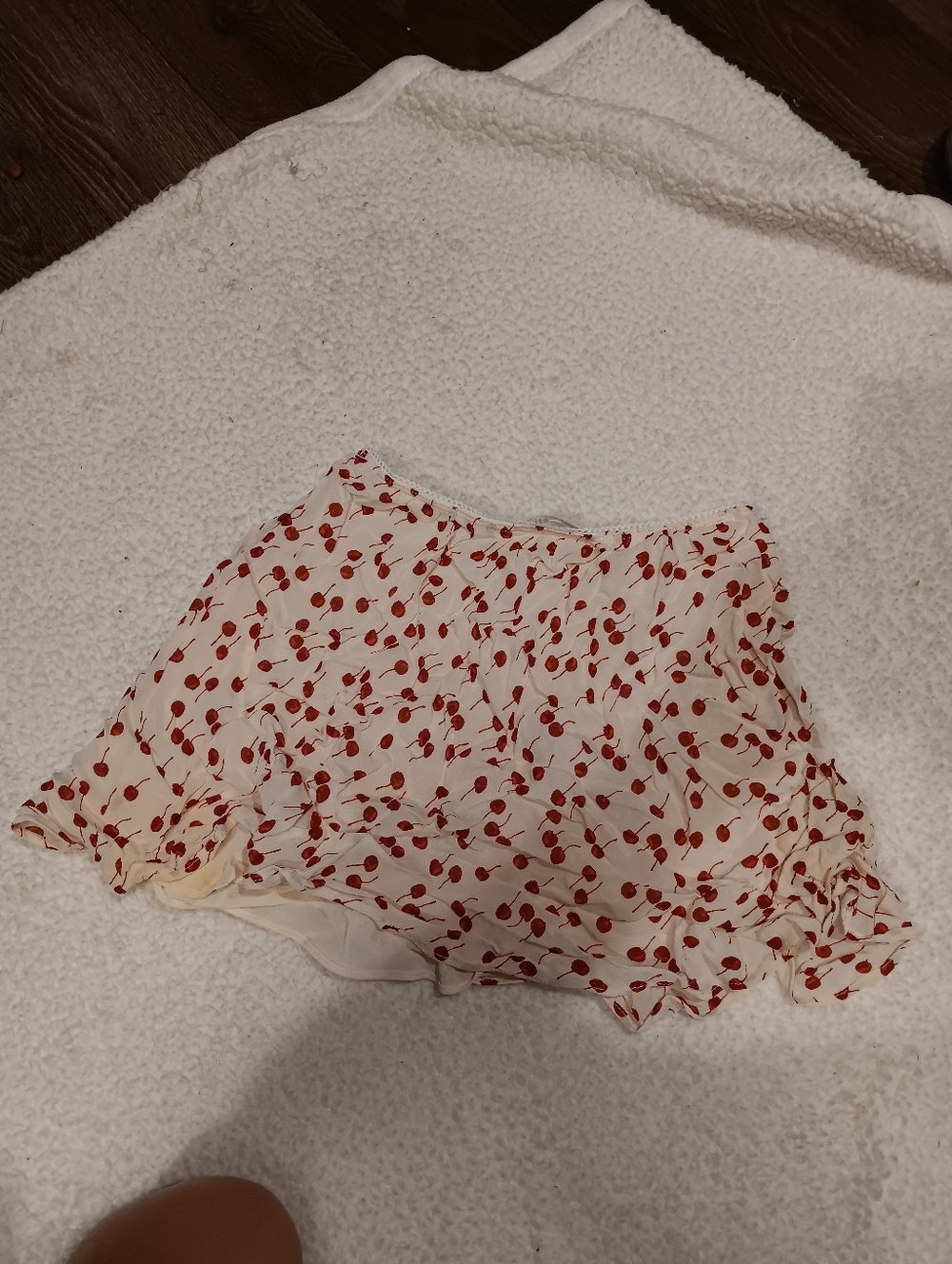 Reformation Cream Mini Skirt with Red Cherry Print Sz XL - Picture 4 of 5